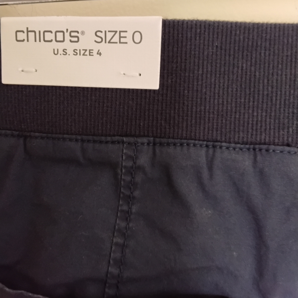 Chico's Women's O US 4 Navy Pull-on Eyelet Cutout Lace Hem Pockets Crop Pant - Picture 5 of 8